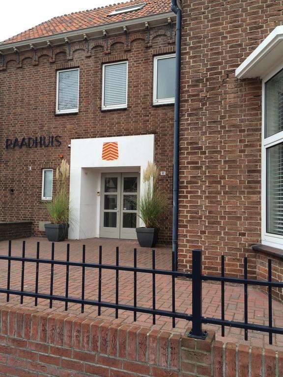Raadhuis Egmond Егмонд ан ден Хуф Стая снимка