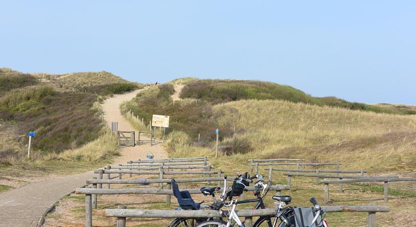 Raadhuis Egmond Егмонд ан ден Хуф Стая снимка