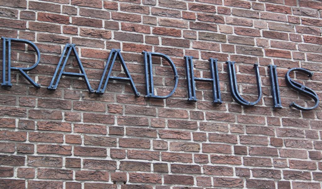 Raadhuis Egmond Егмонд ан ден Хуф Стая снимка